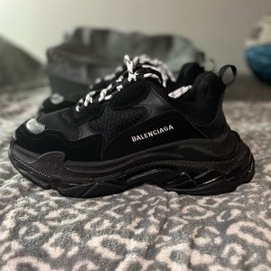 BALENCIAGA triple S